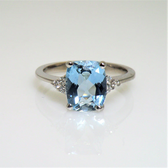 14k white gold aquamarine and diamond ring V7