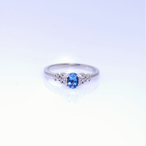 14k white gold aquamarine and diamond ring V8