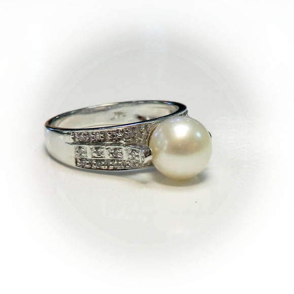 14k white gold freshwater pearl and diamond ring