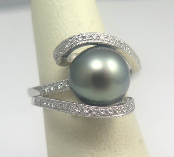 Lady's Contemporary Ring