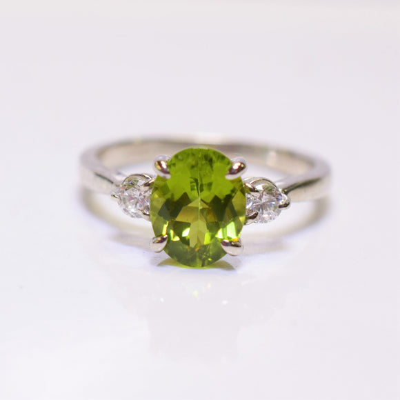 Sterling silver peridot and white topaz ring