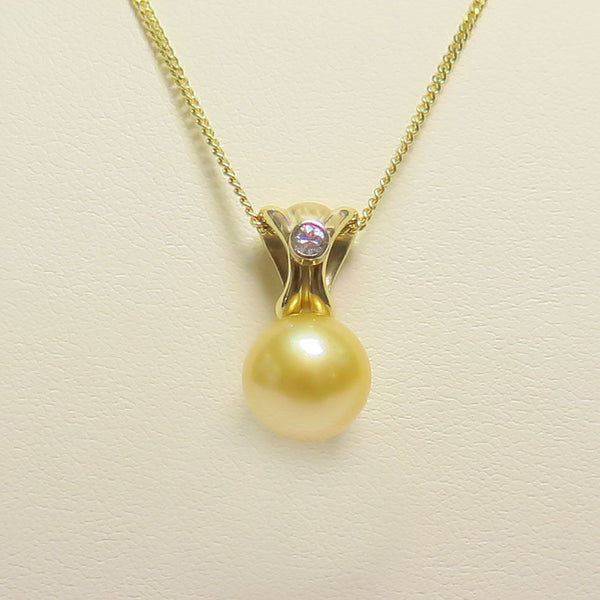 gold pearl pendant